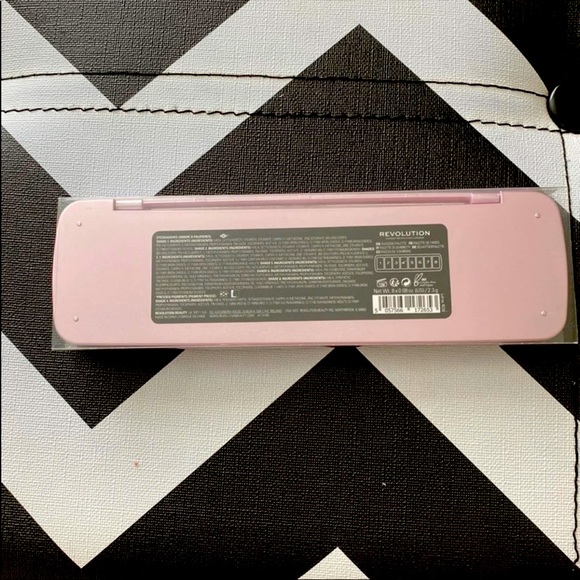 Eyeshadow palette - Picture 3 of 3